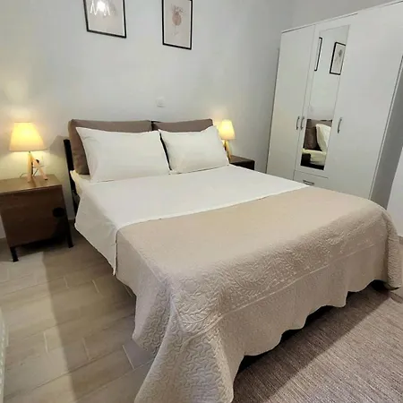 Center River Apartment *